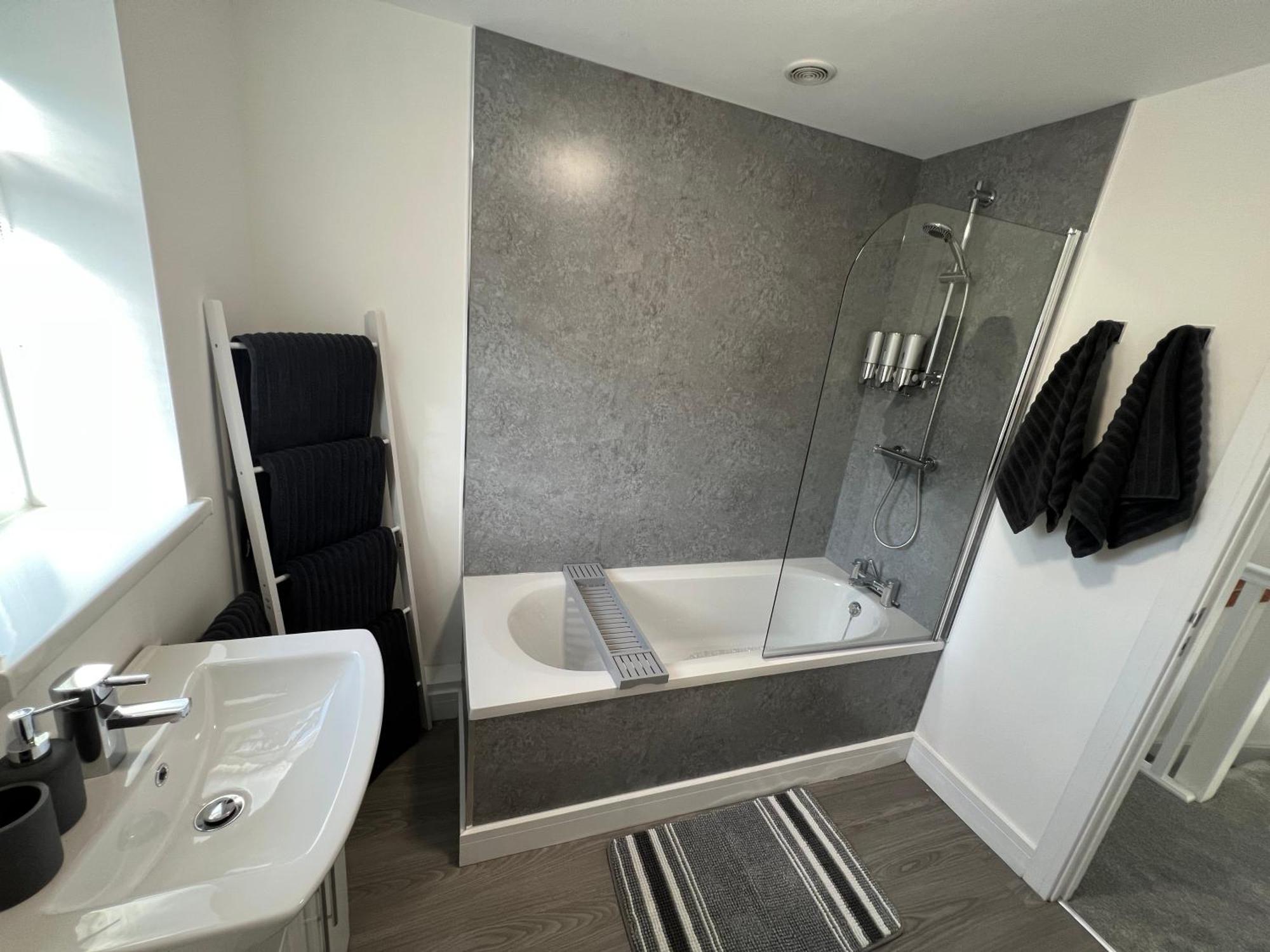 Modern, Two Double Bedroom House With Free Parking Чепстоу Екстер'єр фото