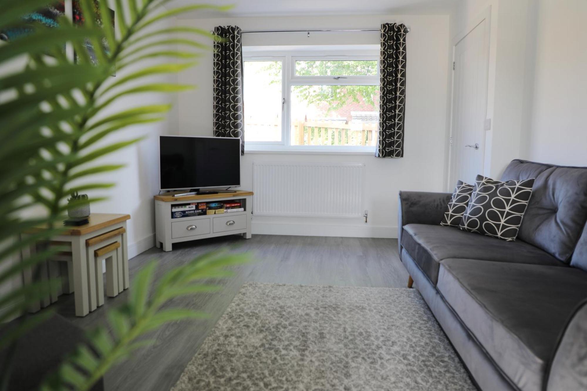 Modern, Two Double Bedroom House With Free Parking Чепстоу Екстер'єр фото